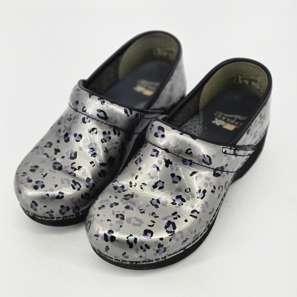 Dansko XP 2.0 Silver Metallic Leopard Print Professional Clogs Size 37 US 6.5-7